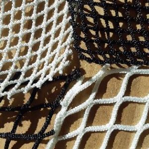 Filets noirs et blanc tressés mailles 13x13 et 30x30
